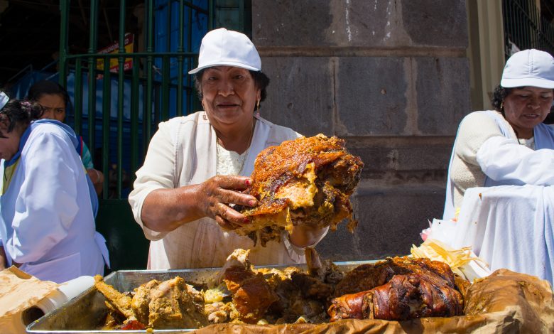 Cuzco Celebrates the Day of Its Traditional Dish, Lechón (Walter Coraza Morveli)