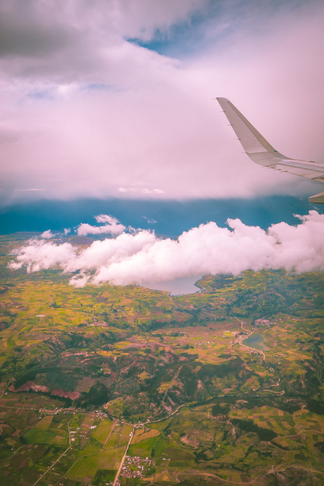 Llegando a Cusco en avión (Walter Coraza Morveli)