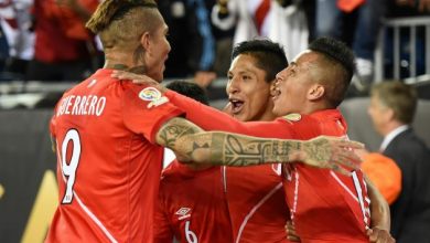 Celebrando el gol de Peru