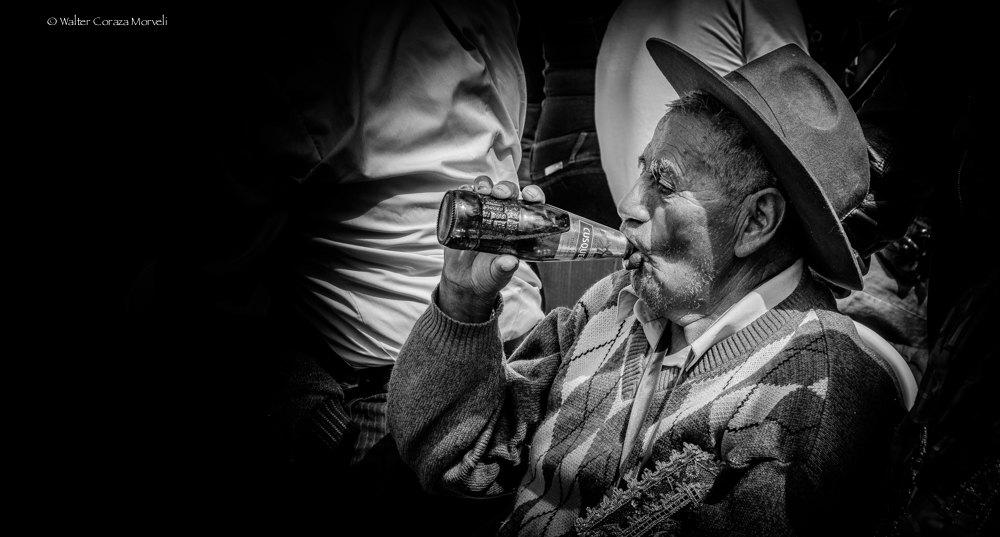 Cusqueño Drinking a Beer (Walter Coraza Morveli)