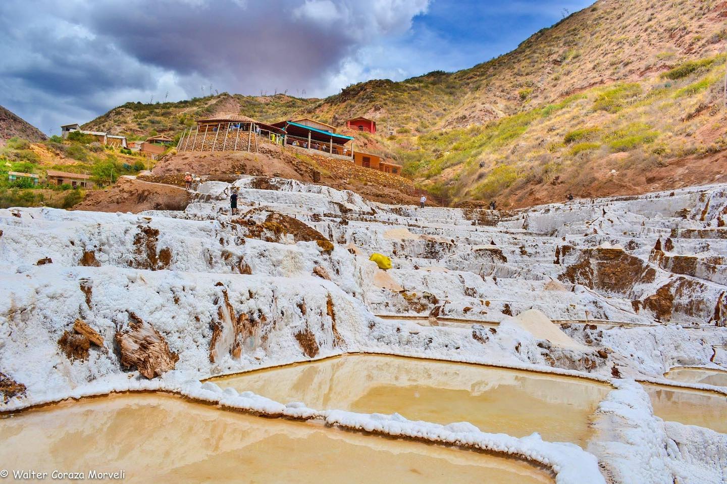 Sal de Maras, maravilla de Los Andes La sal rosada de Maras es considerada oro de color rosa, tiene muy buenas propiedades en beneficio para nuestro organismo y un sabor maravilloso #cuzcoeats #saldrmaras #salrosada #cusco #vallesagrado #peru