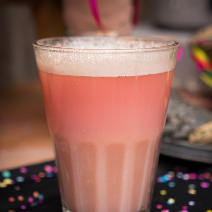 Una refrescante Frutillada para calmar la sed !!!! #carnavales2021 #frutillada #chicha #cuzcoeats #cusco #cuzco #bebidadelosdioses @brayancoraza @huamanijara.he @walter_coraza @knowltonsoy @luisoliverae