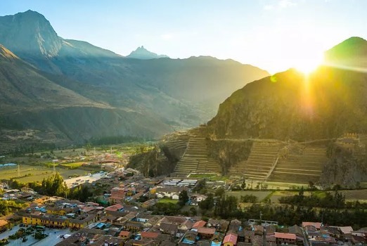 Ollantaytambo 🤩 El pueblo de Ollantaytambo está catalogado como Cultura viva. Ciudad Inca Viviente pues sus pobladores viven de acuerdo a usos y costumbres heredados de sus antepasados y sus casas están construidas sobre bases o cementaciones incas. Al ingresar…