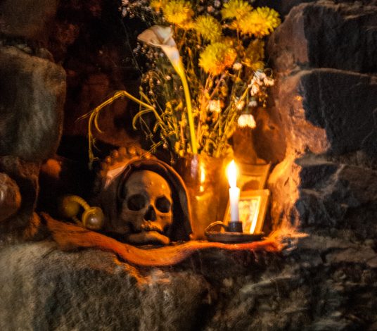 Offering of Candle and Flowers for Skull at Home (Photo: Walter Coraza. M)