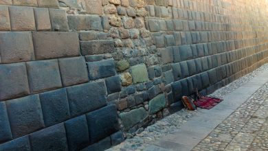 A Damaged Inca Wall on Loreto Street (Photo: Walter Coraza)