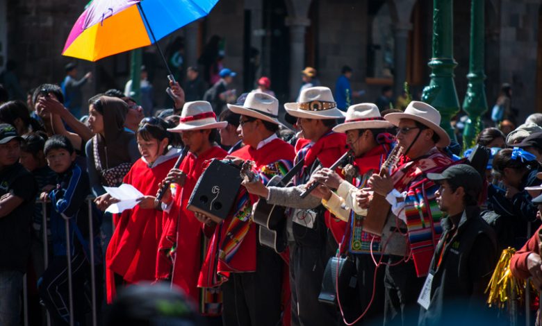 Musicians Playing Huayno in Cuzco's Plaza de Armas (Photo: Wayra)
