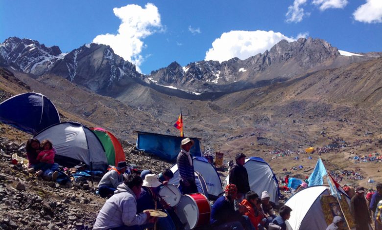 Camping in Qoyllu Rit'i with opts of People (Eric Rayner)