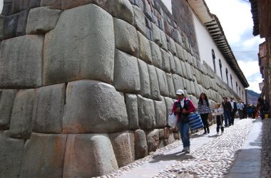 Calle Hatun Rumiyoq, Cusco (Walter Coraza Morveli)