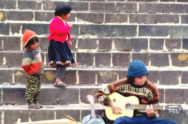 Children from andean communities, Plaza de Armas Cusco (Walter Coraza Morveli)